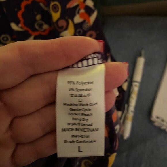 NWT LULAROE SIZE LARGE LONG TEE TUNIC FANTASTIC TO WEAR W LEGGINGS - Picture 3 of 8